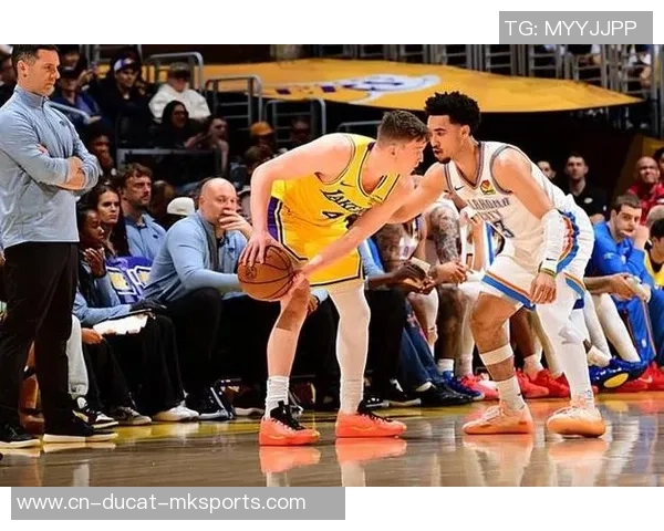 打爆湖人防地！热火侧翼新星都打成这样了也没必要再打候补了吧？